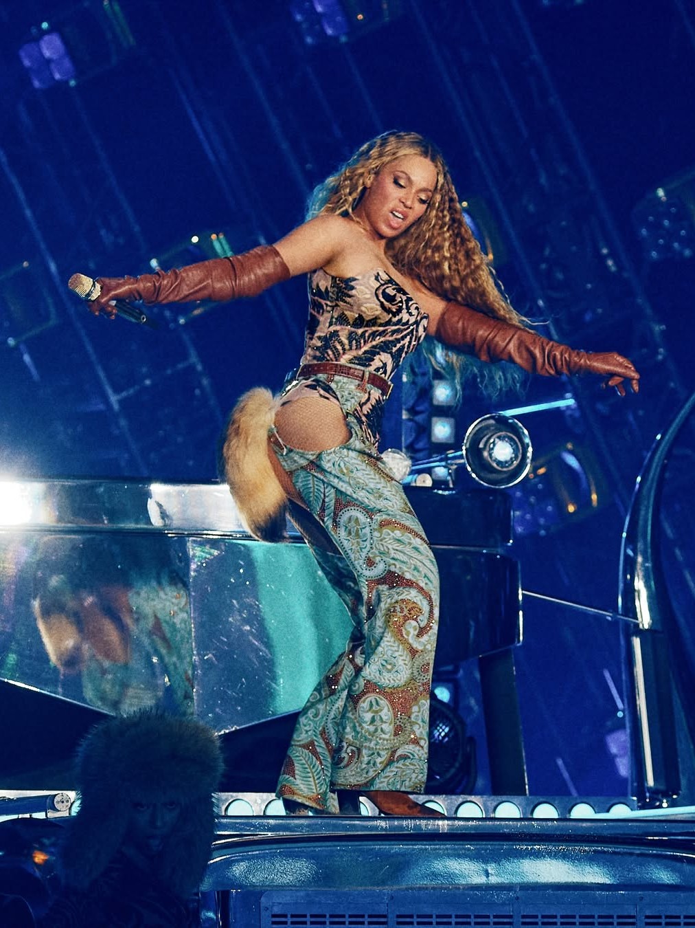 MANUSI LUNGI