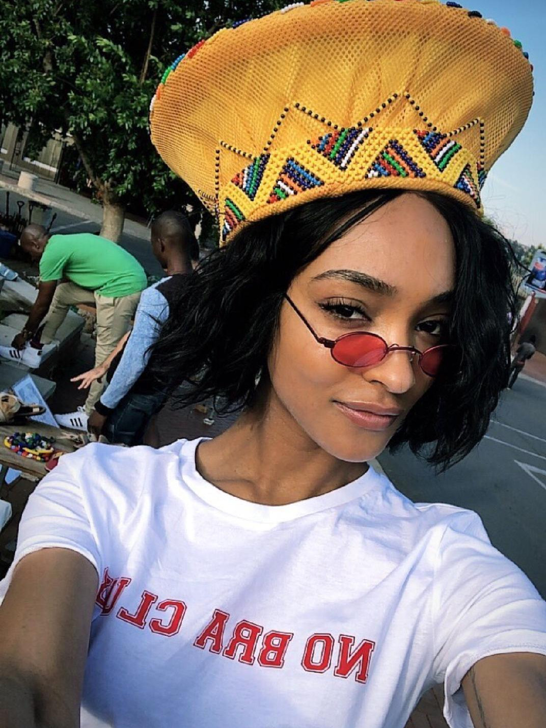 NO BRA CLUB T-SHIRT